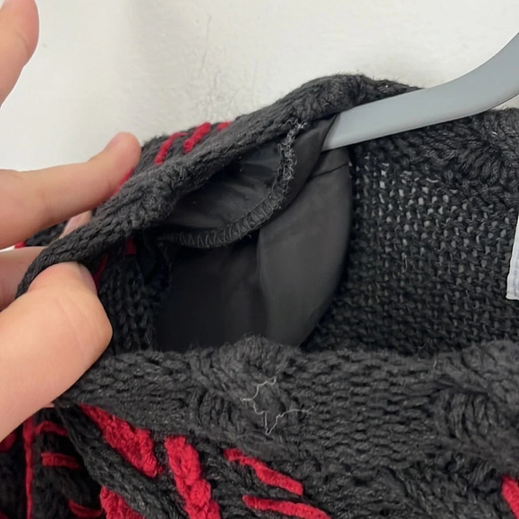 Vintage 3D Knit Cosby Sweater Size Medium Red & Black - Picture 3 of 5